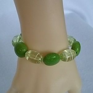 Chunky green beaded stretch bracelet
